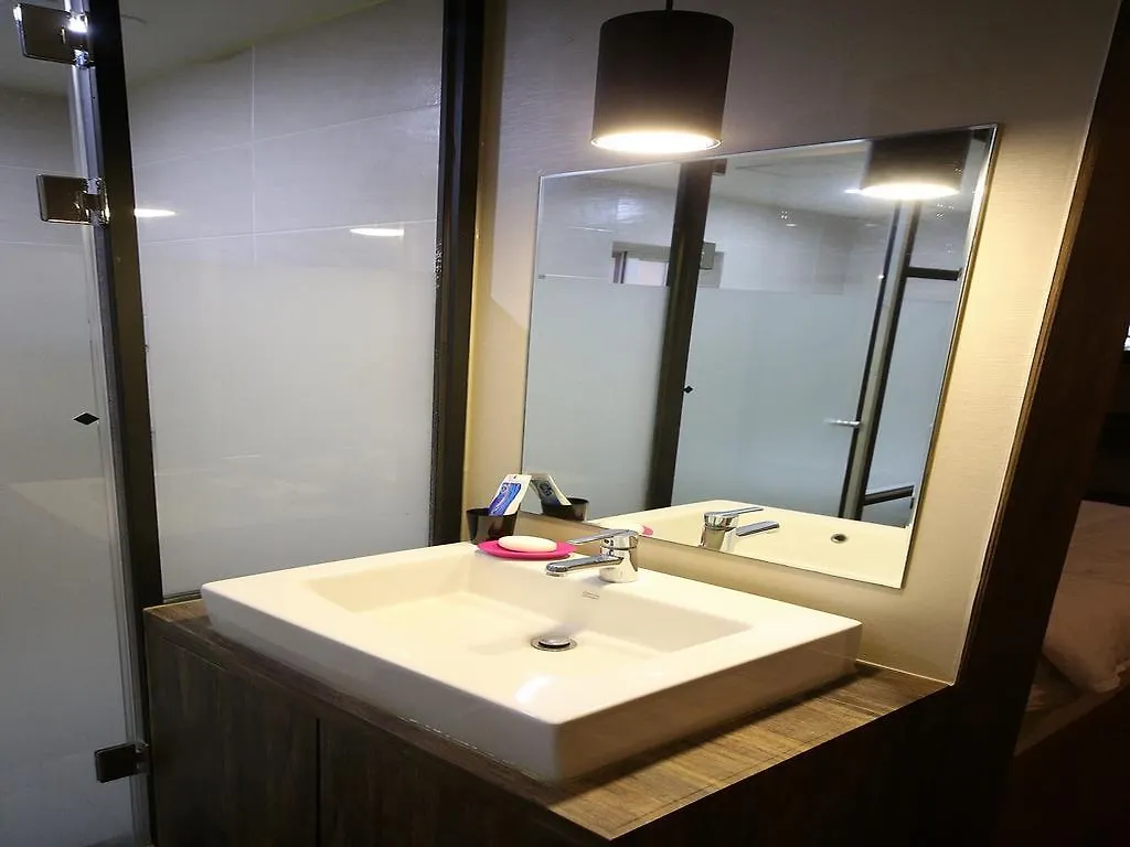 Seven Motel Busan 2*,